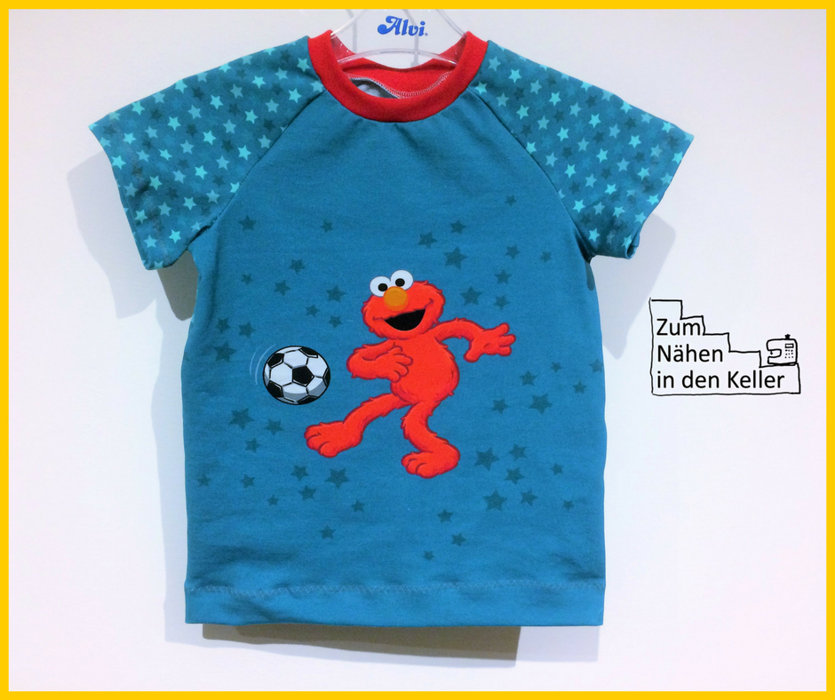 Elmo spielt Fußball Panel von Stoff und Liebe Klimperklein Raglanshirt Zum Nähen in den Keller T-Shirt