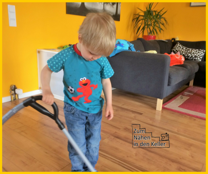 Elmo spielt Fußball Panel von Stoff und Liebe Klimperklein Raglanshirt Zum Nähen in den Keller T-Shirt